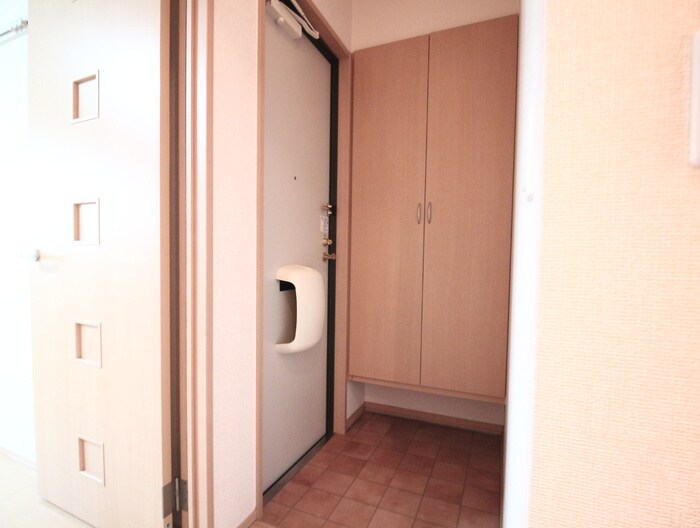 物件内観写真9　(玄関)