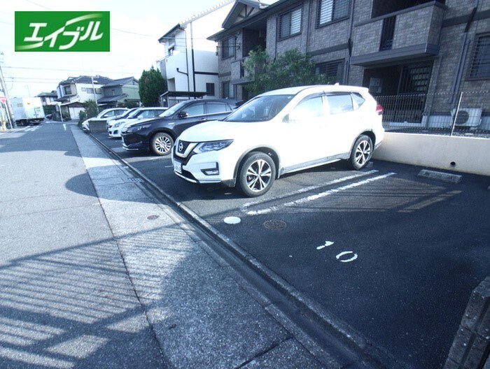 物件外観写真3　(駐車場)