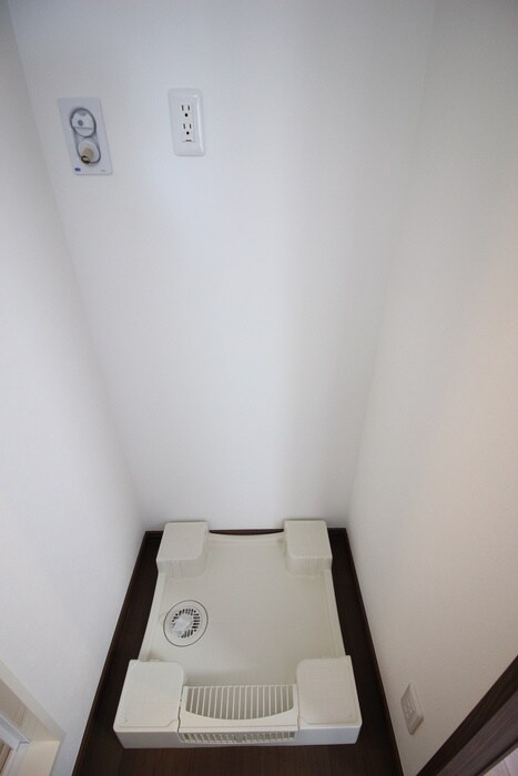 物件内観写真10　(洗濯機置場)