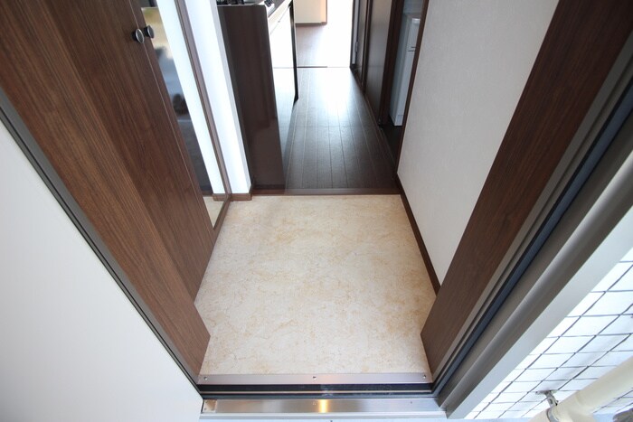 物件内観写真13　(玄関)