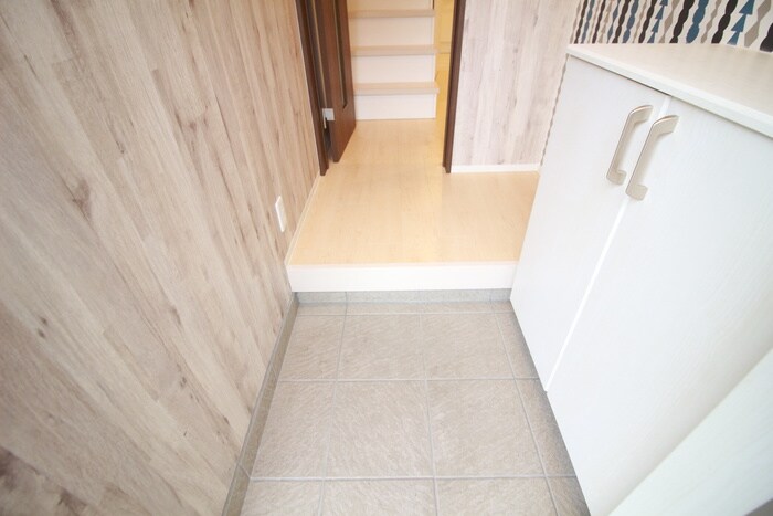 物件内観写真17　(玄関)