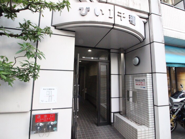 物件外観写真3　(エントランス部分)