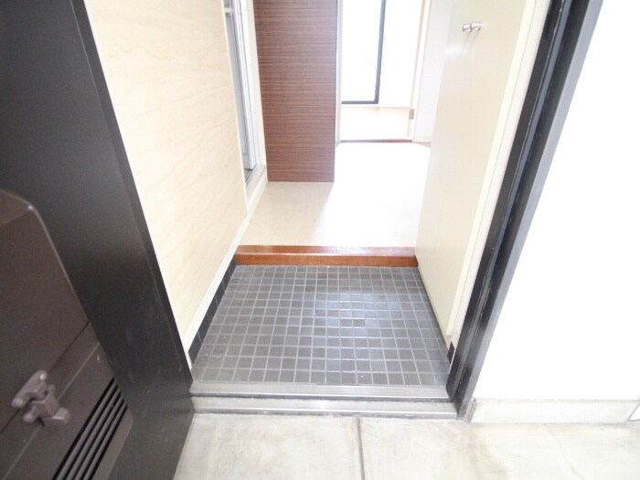 物件内観写真18　(玄関)