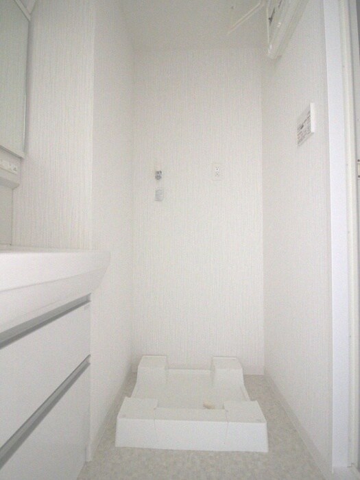 物件内観写真12　(洗濯機置場)