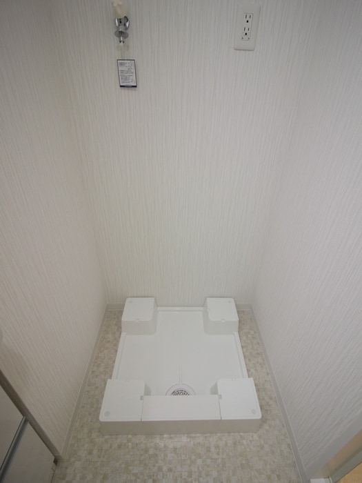 物件内観写真13　(洗濯機置場)