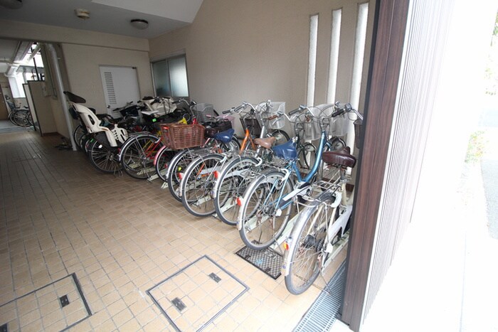 物件外観写真2　(駐輪場)