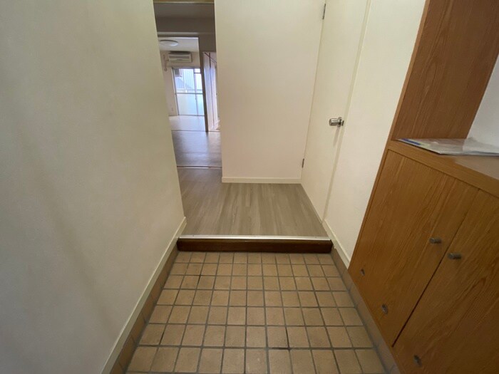 物件内観写真7　(玄関)