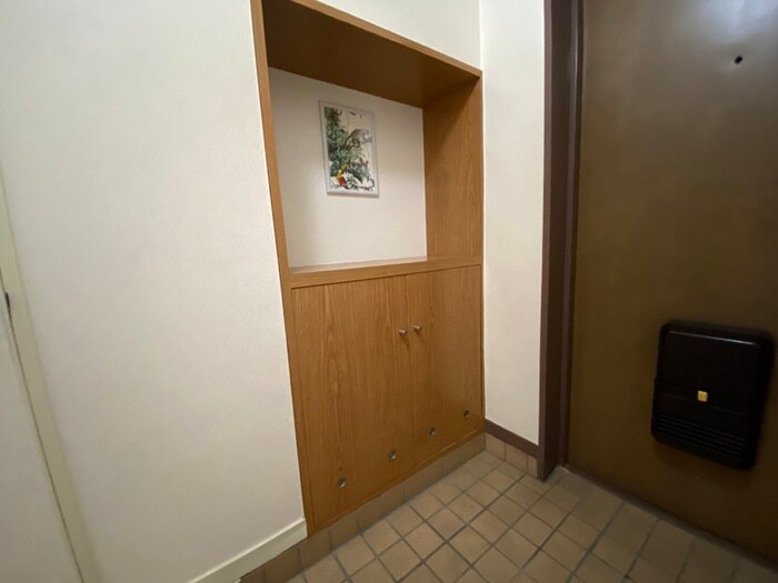 物件内観写真8　(玄関)