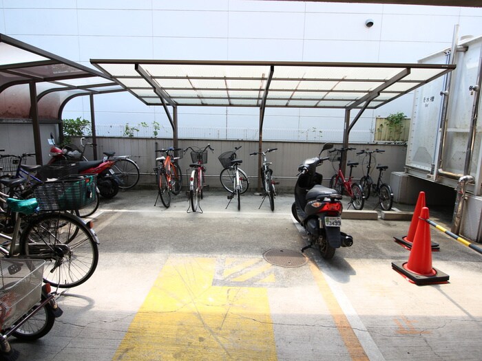 物件外観写真5　(駐輪場)