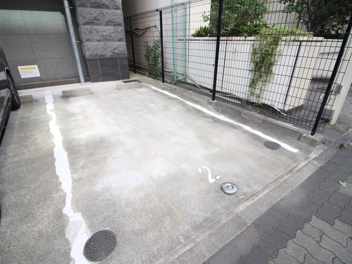 物件外観写真4　(駐車場)