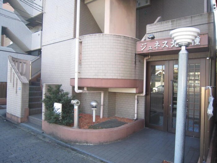 物件外観写真2　(エントランス部分)