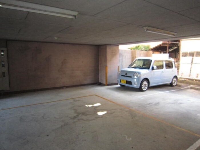 物件外観写真3　(駐車場)