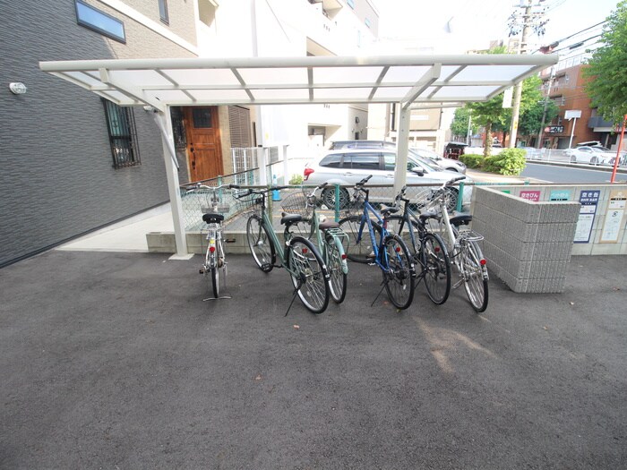 物件外観写真4　(駐輪場)