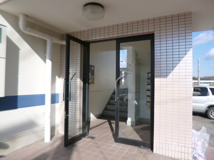 物件外観写真4　(エントランス部分)
