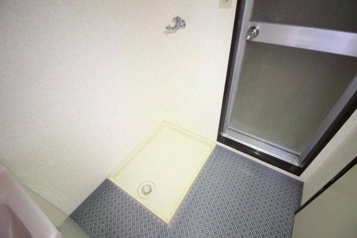 物件内観写真18　(洗濯機置場)