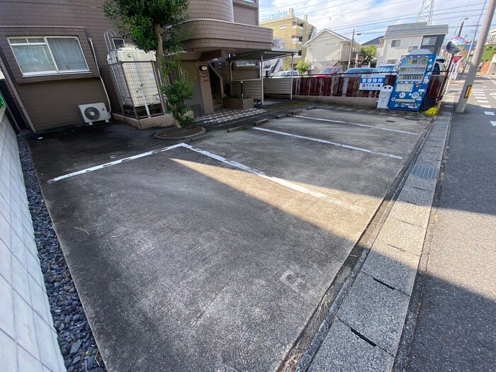 物件外観写真5　(駐車場)