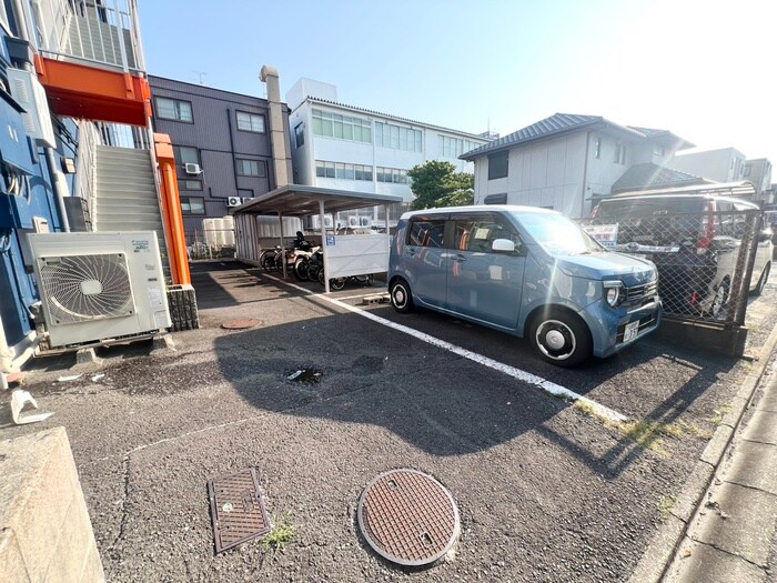 物件外観写真6　(駐車場)