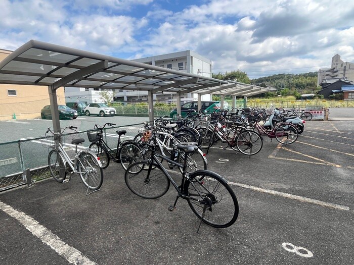 物件外観写真6　(駐輪場)
