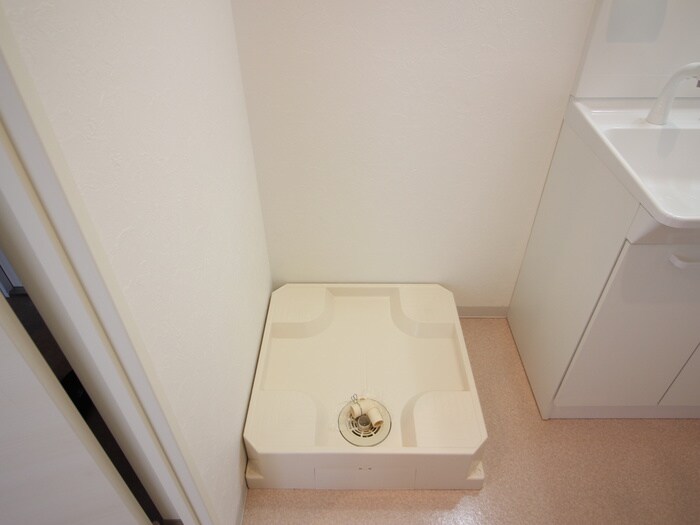 物件内観写真10　(洗濯機置場)