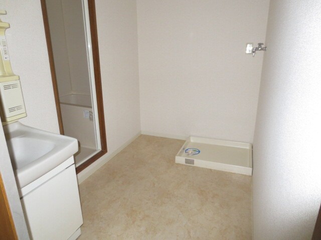 物件内観写真15　(洗濯機置場)