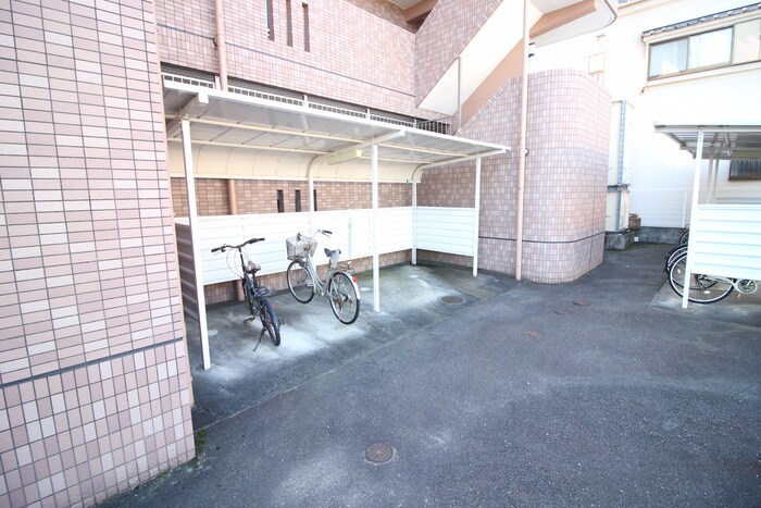 物件外観写真3　(駐輪場)