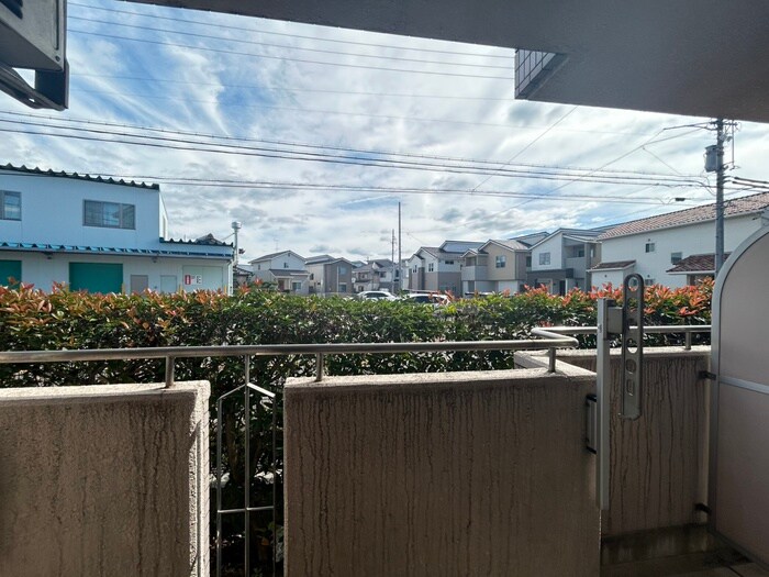 物件内観写真16　(室内からの展望)