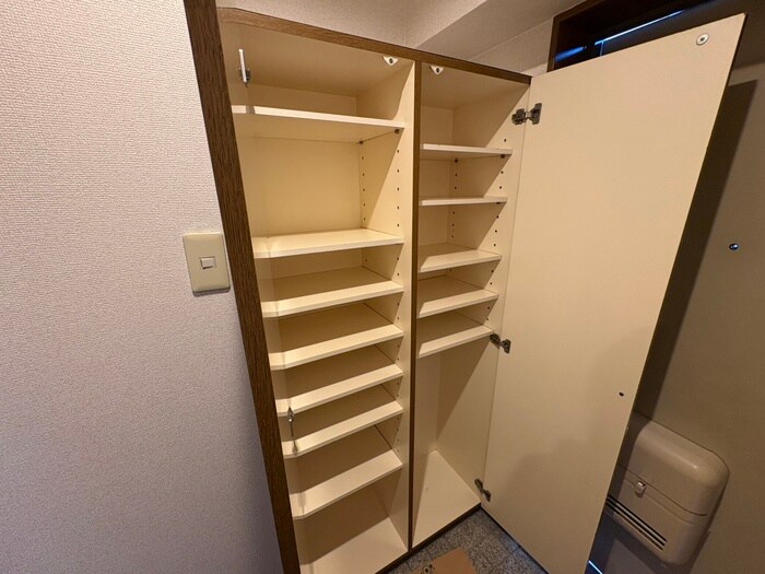 物件内観写真18　(靴箱)
