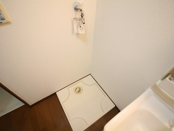 物件内観写真11　(洗濯機置場)