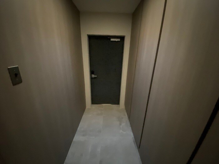 物件内観写真16　(玄関)