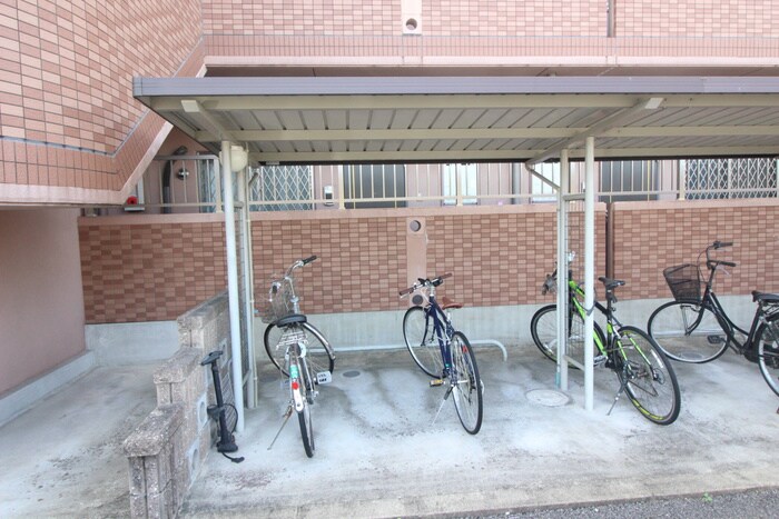物件外観写真5　(駐輪場)