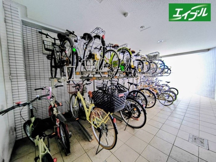 物件外観写真3　(駐輪場)