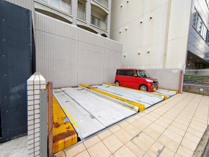 物件外観写真6　(駐車場)