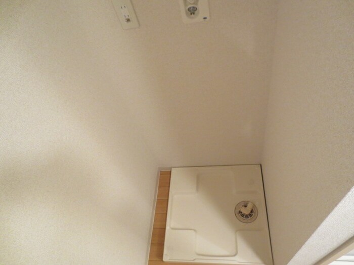 物件内観写真10　(洗濯機置場)