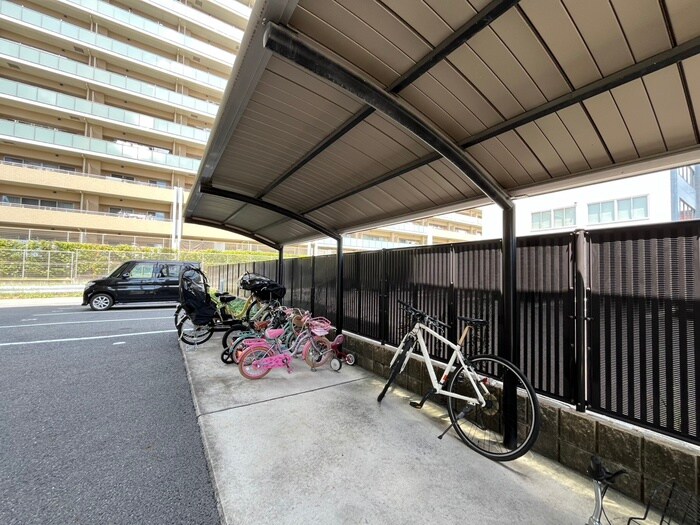 フェリ－チャ　アイオイの駐輪場