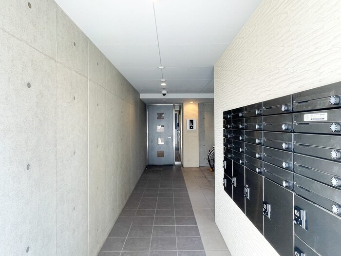 物件外観写真3　(エントランス部分)