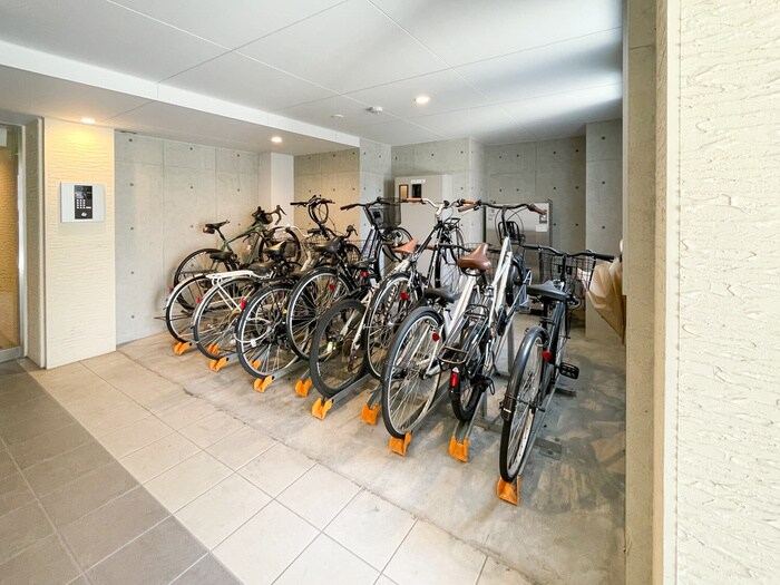 物件外観写真5　(駐輪場)