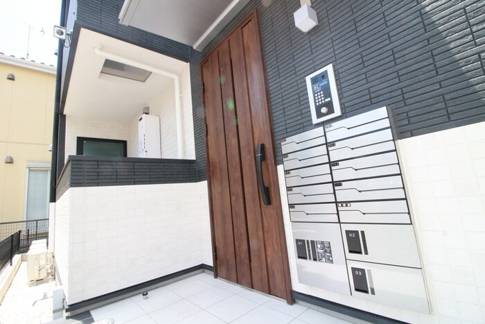 物件外観写真4　(エントランス部分)