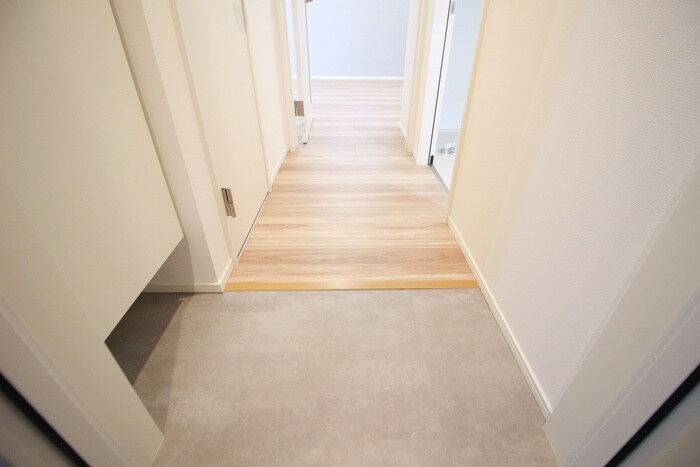 物件内観写真17　(玄関)