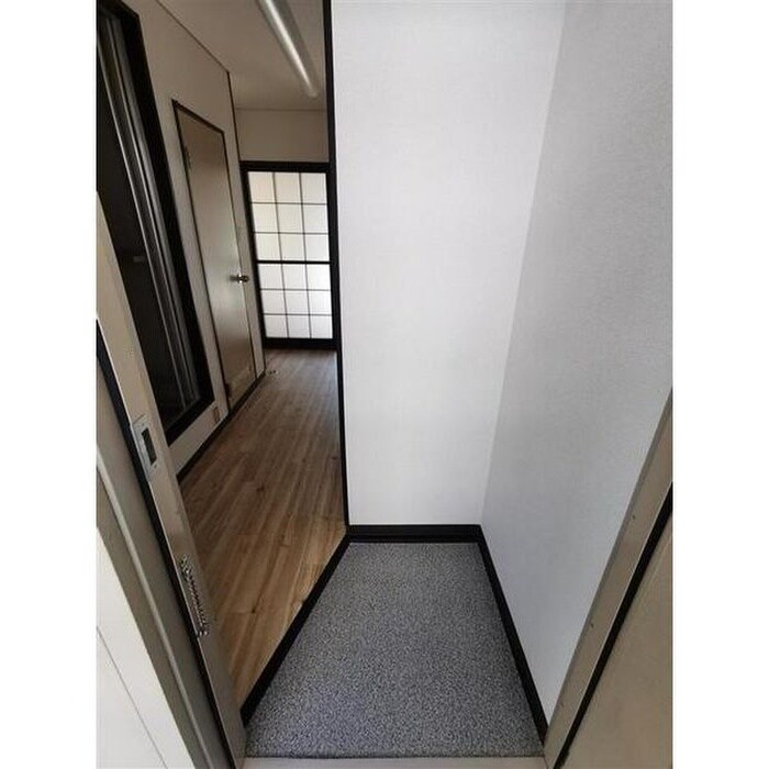 物件内観写真7　(玄関)