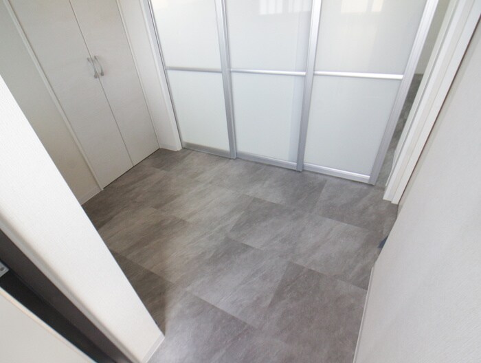 物件内観写真10　(玄関)