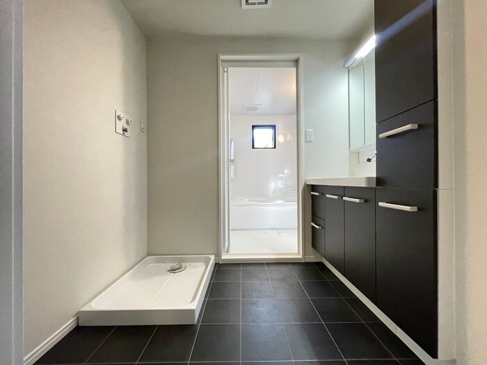 物件内観写真12　(洗濯機置場)