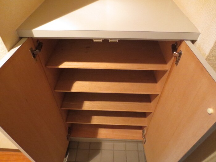 物件内観写真8　(靴箱)