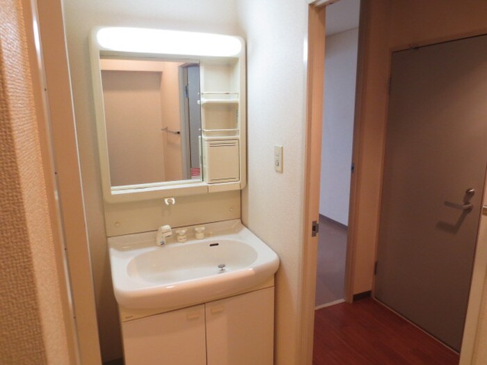 物件内観写真10　(洗濯機置場)