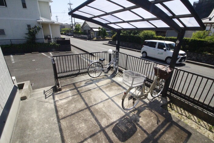 物件外観写真5　(駐輪場)