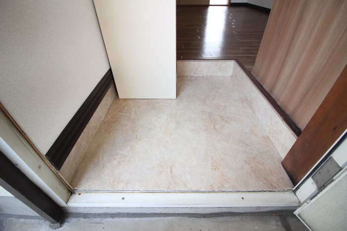 ハイツハピネスの玄関