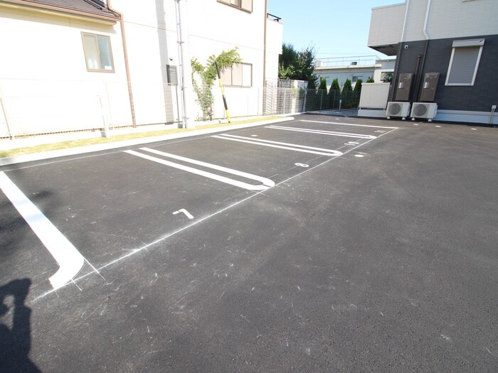 物件外観写真5　(駐車場)