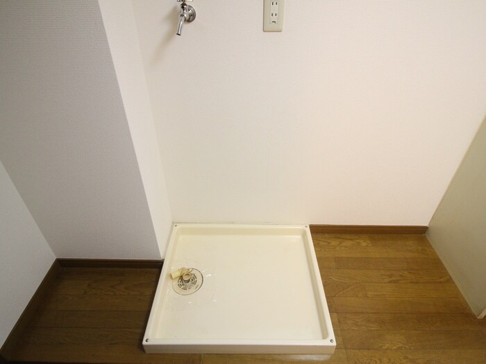 物件内観写真15　(洗濯機置場)