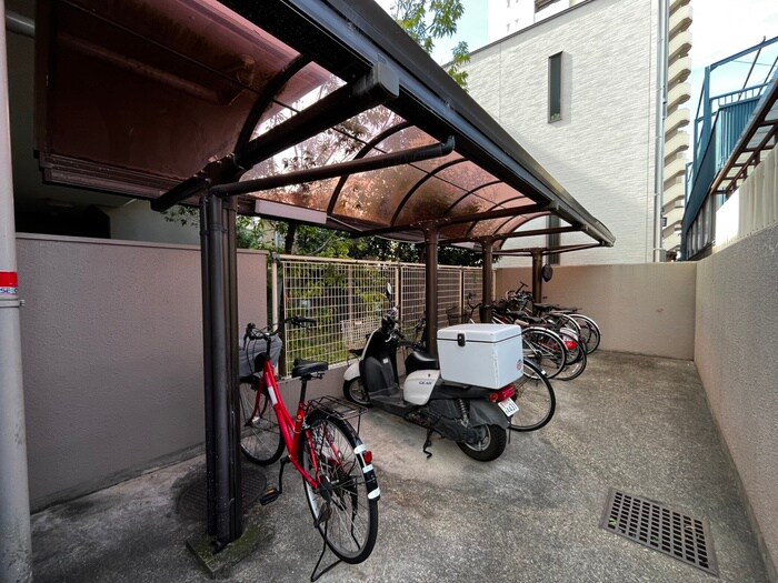 物件外観写真5　(駐輪場)