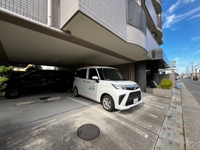 物件外観写真6　(駐車場)