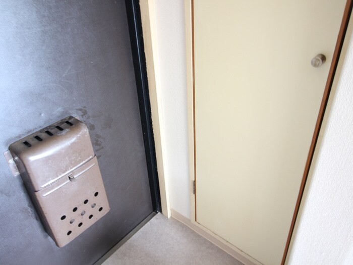 物件内観写真18　(玄関)